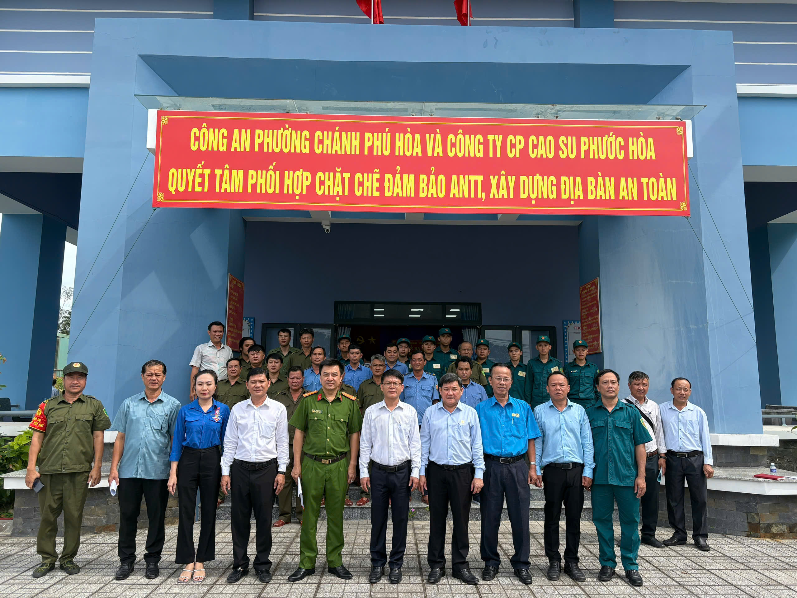 Công an phường Chánh Phú Hòa và Công ty CPCS Phước Hòa triển khai kế hoạch - Ra quân phối hợp đảm bảo ANTT