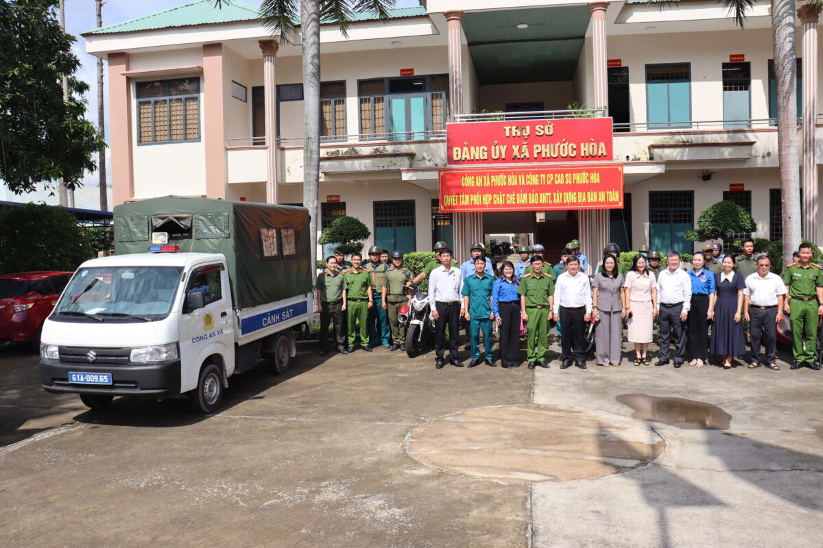 Cao su Phước Hòa phối hợp Công an xã Phước Hòa ra quân đảm bảo an ninh trật tự trên địa bàn